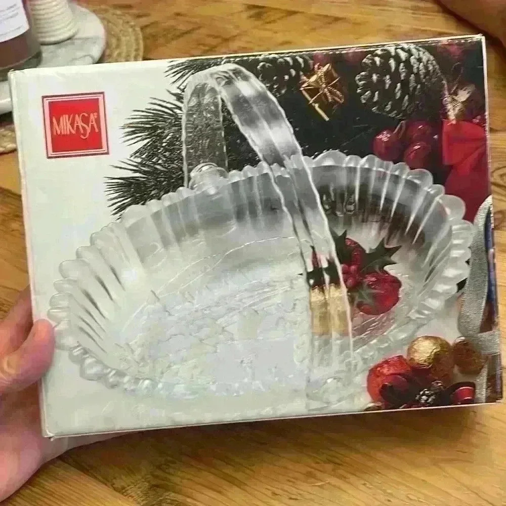 Mikasa Crystal Christmas basket